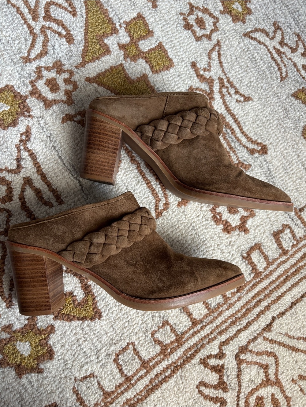 🤎DOLCE VITA Serla Suede Braided Mule Heels